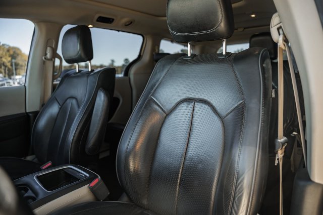 Used 2019 Chrysler Pacifica Limited FWD image 48
