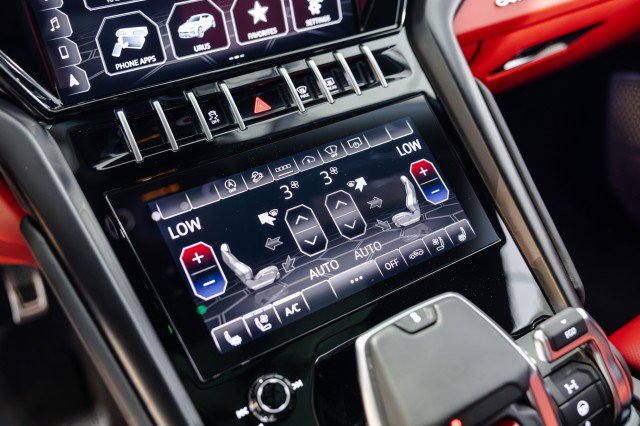Used 2022 Lamborghini Urus AWD/4WD image 37