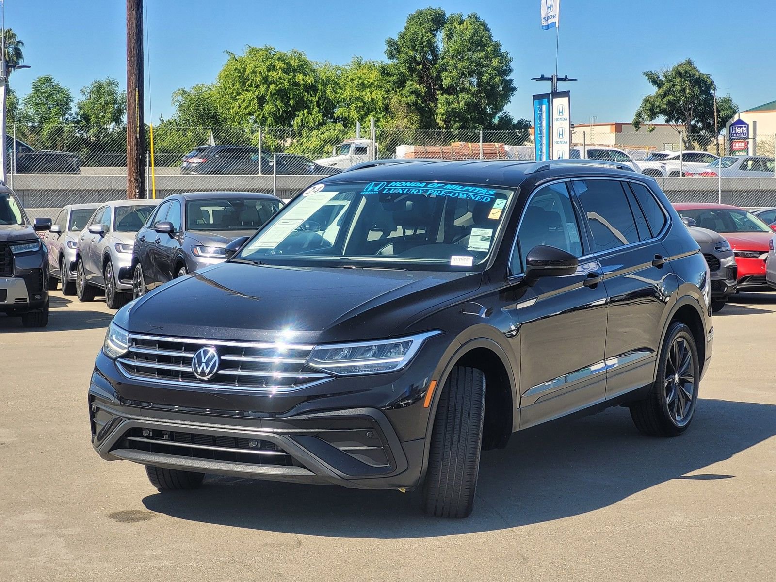 Used 2024 Volkswagen Tiguan SE image 9