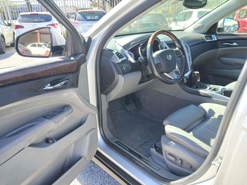 Used 2010 Cadillac SRX Luxury image 9