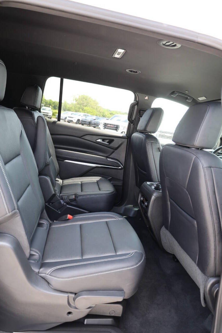 Used 2026 Chevrolet Traverse LT w/ Driver Confidence Package AWD/4WD image 15