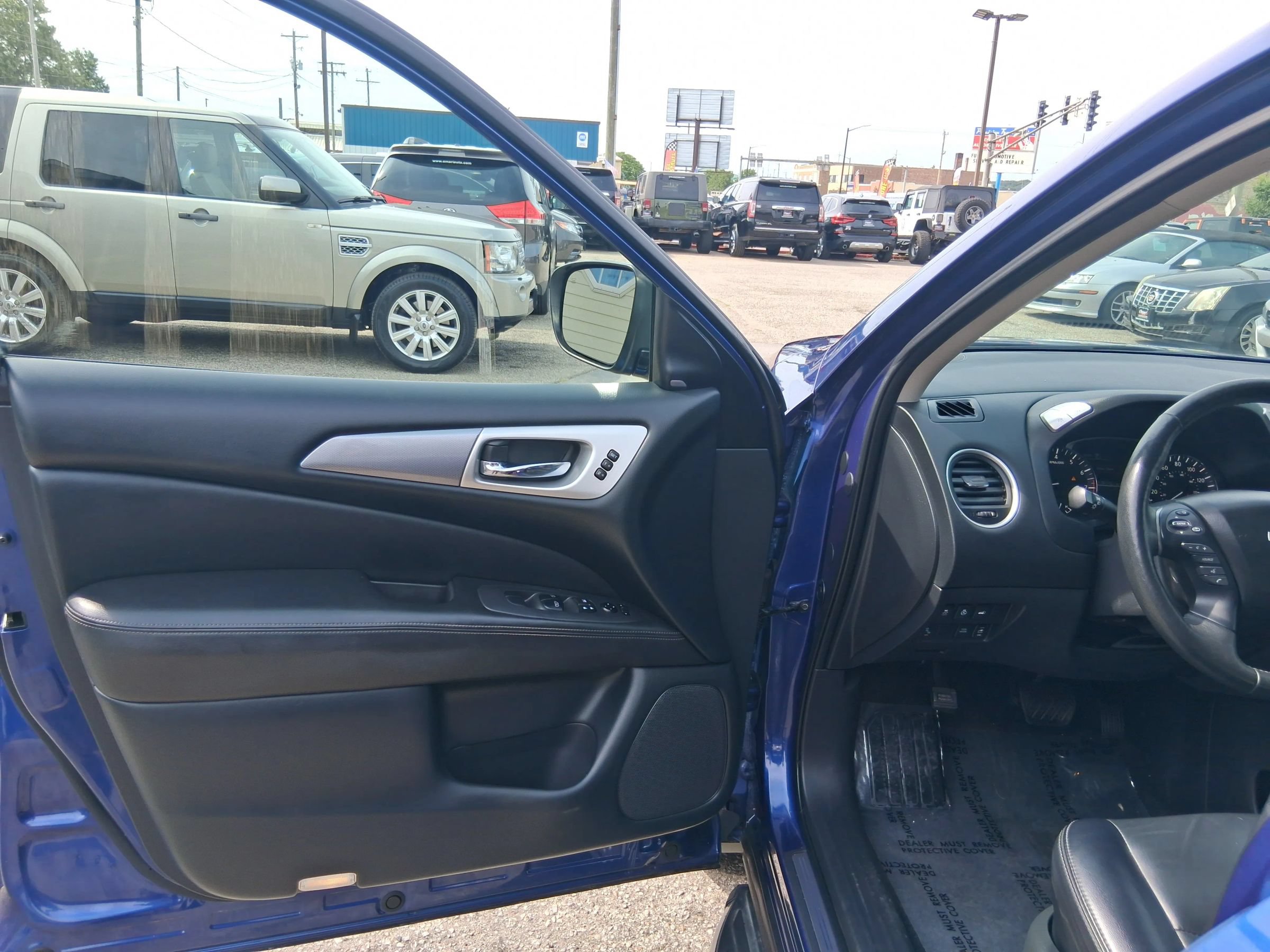 Used 2018 Nissan Pathfinder SL w/ Cargo Package AWD/4WD image 11