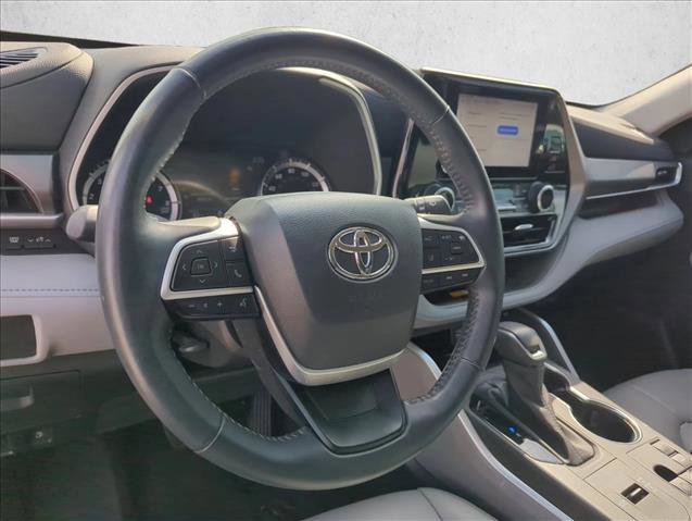 Used 2023 Toyota Highlander XLE image 28