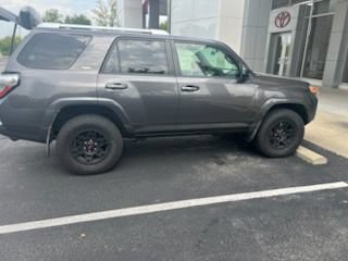 Used 2017 Toyota 4Runner SR5 AWD/4WD image 6
