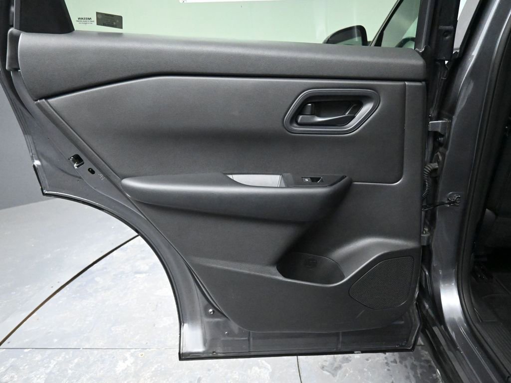 Used 2024 Nissan Rogue S image 24