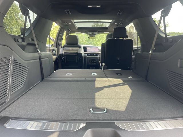 New 2026 Chevrolet Suburban High Country AWD/4WD image 28