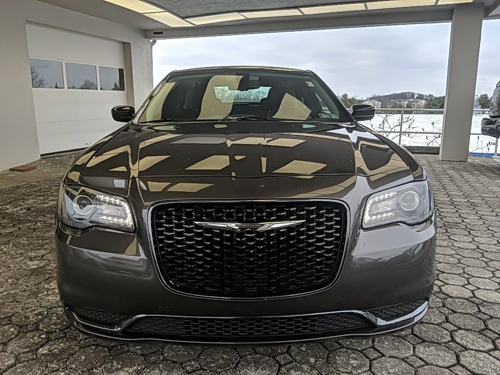 Used 2019 Chrysler 300 Touring w/ Sport Appearance Package image 2