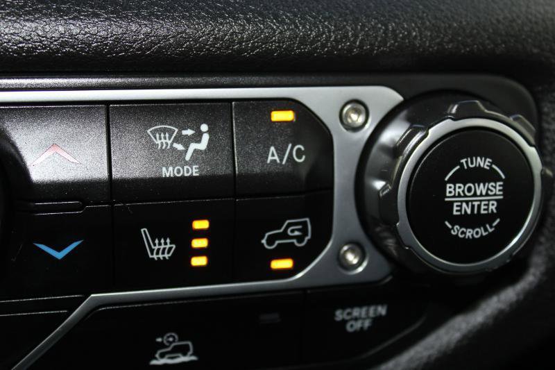 Used 2025 Jeep Wrangler Unlimited Sport image 35