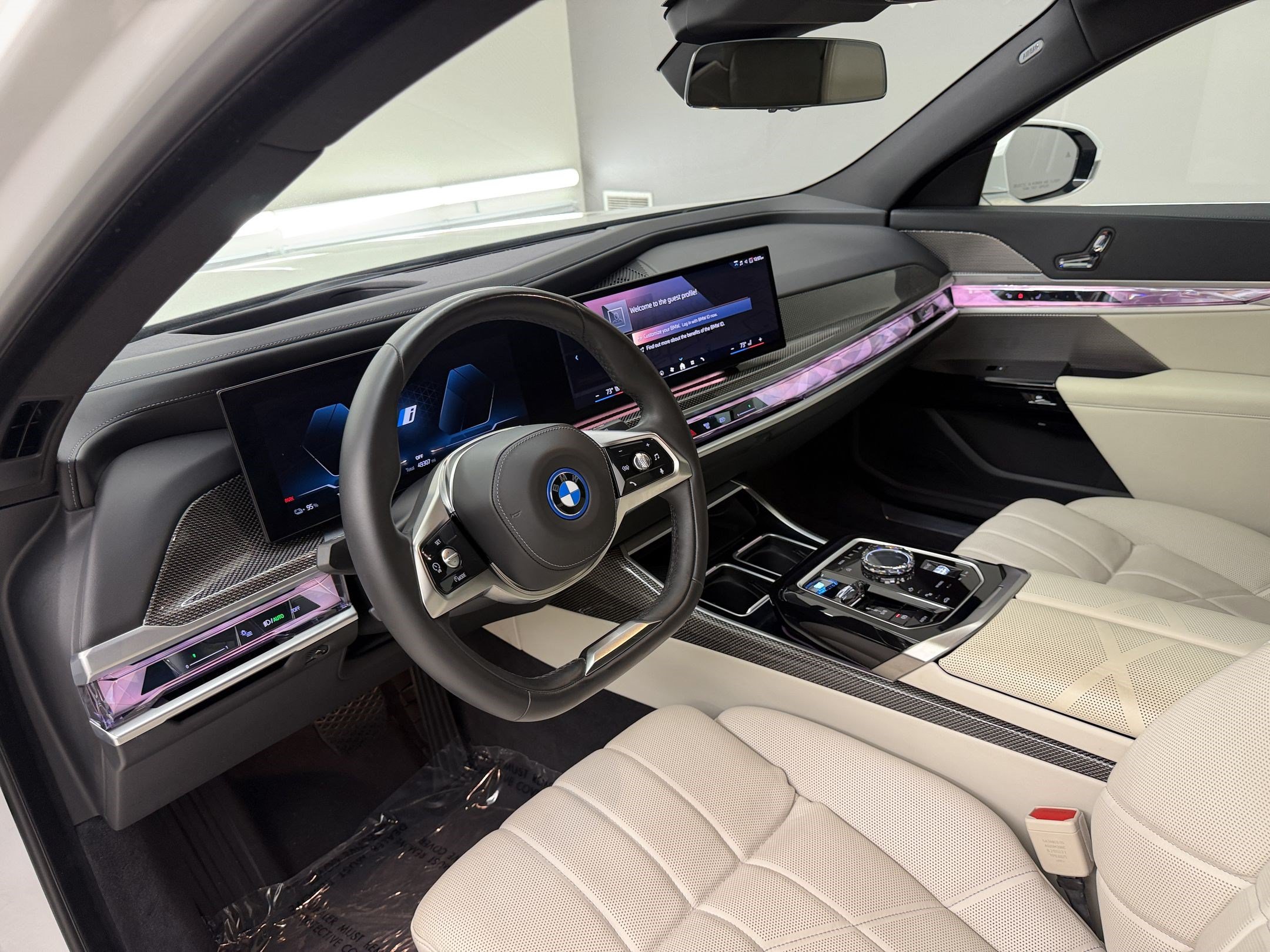 Certified 2023 BMW i7 xDrive60 AWD/4WD image 4