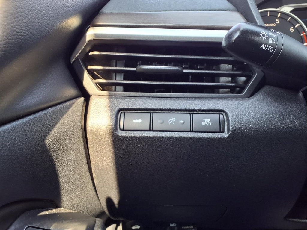Used 2025 Nissan Altima 2.5 SV FWD image 18