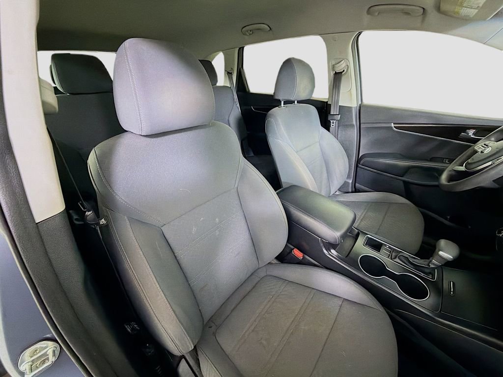 Used 2020 Kia Sorento LX image 29