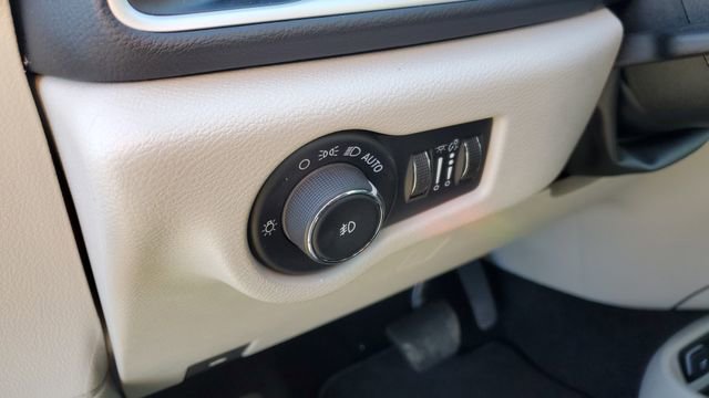 Certified 2024 Chrysler Pacifica Touring-L FWD image 9