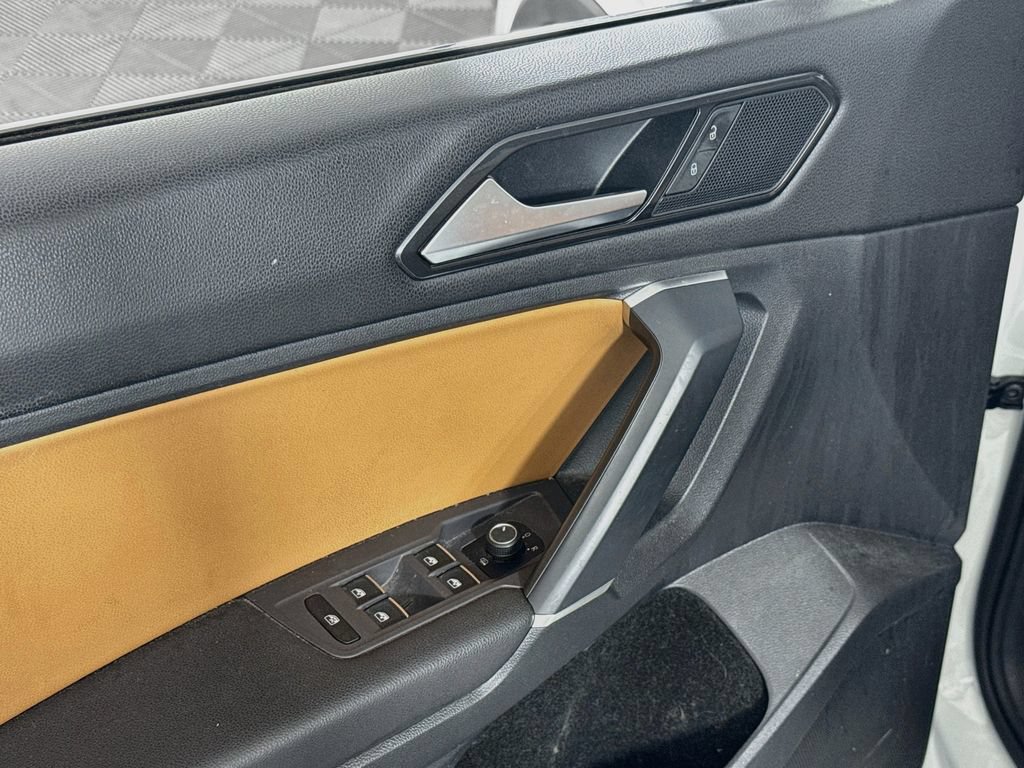 Used 2018 Volkswagen Tiguan SE AWD/4WD image 17