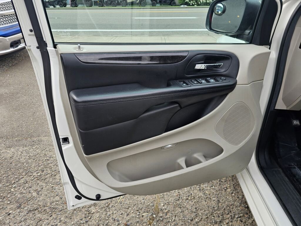Used 2013 Dodge Grand Caravan SE FWD image 22