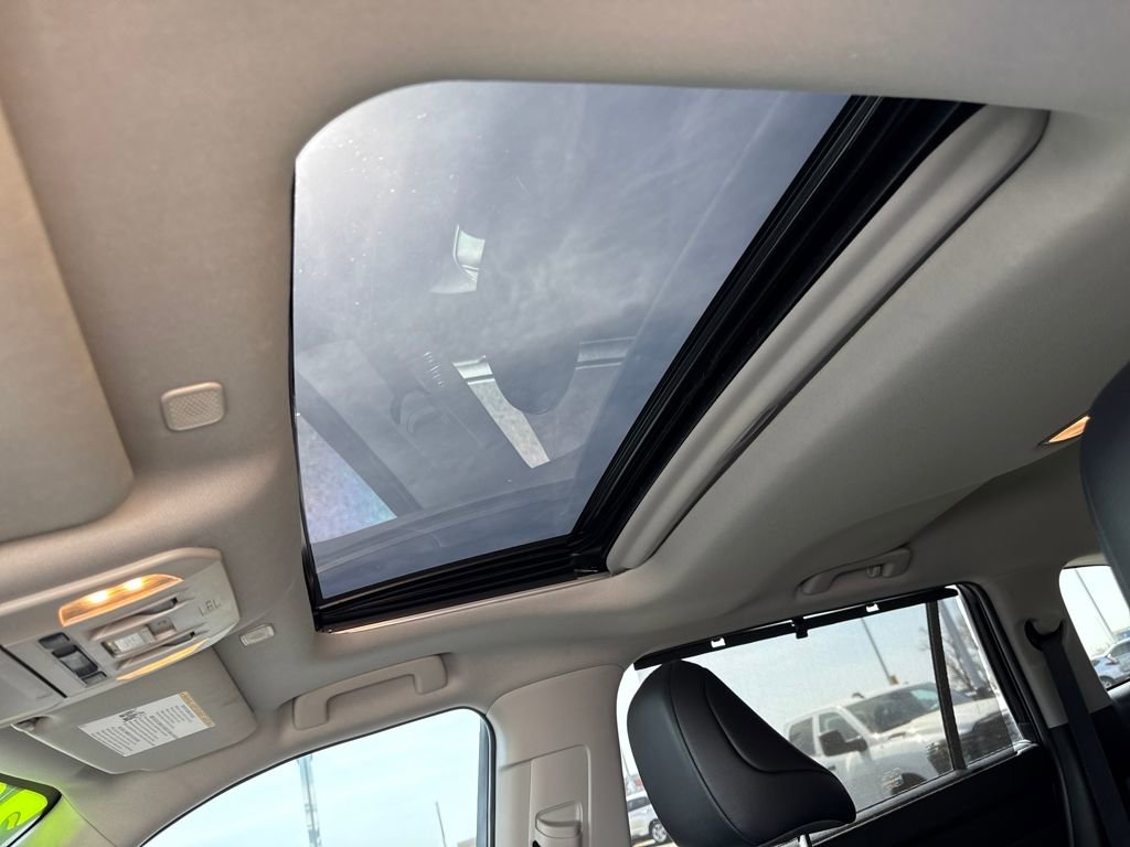 Used 2023 Toyota Highlander XLE FWD image 24