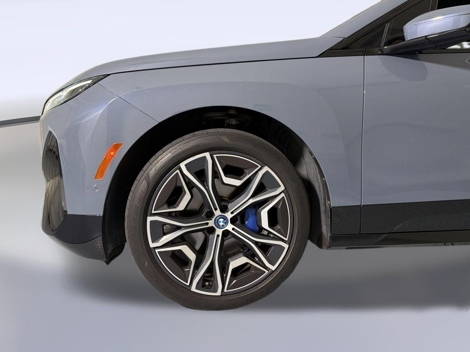 Used 2024 BMW iX xDrive50 w/ Premium Package AWD/4WD image 8