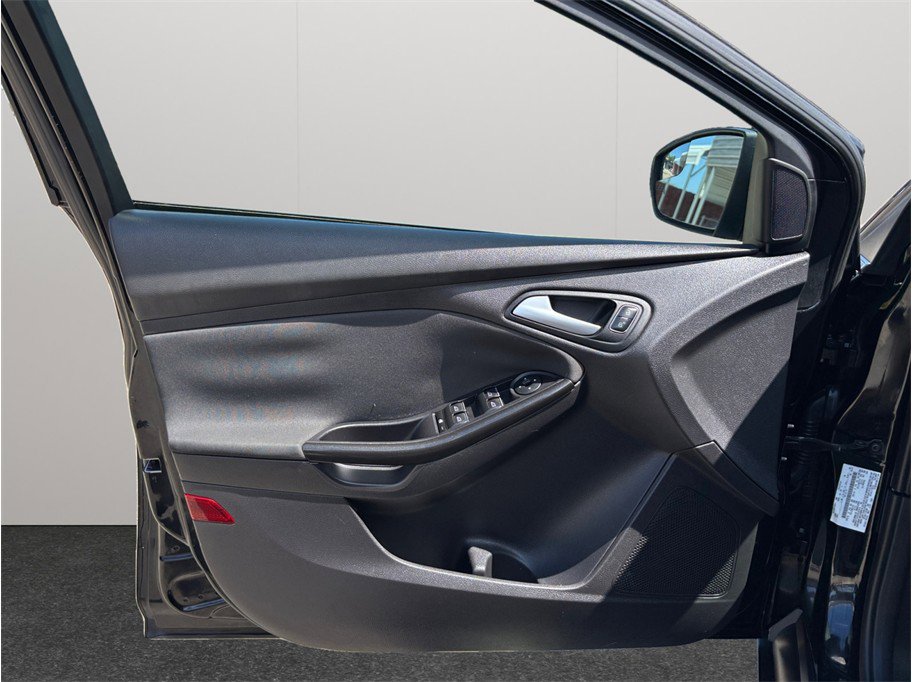 Used 2015 Ford Focus Titanium image 17