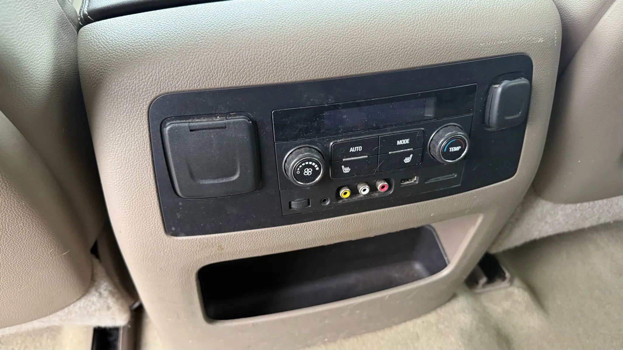 Used 2015 Chevrolet Suburban LTZ image 24