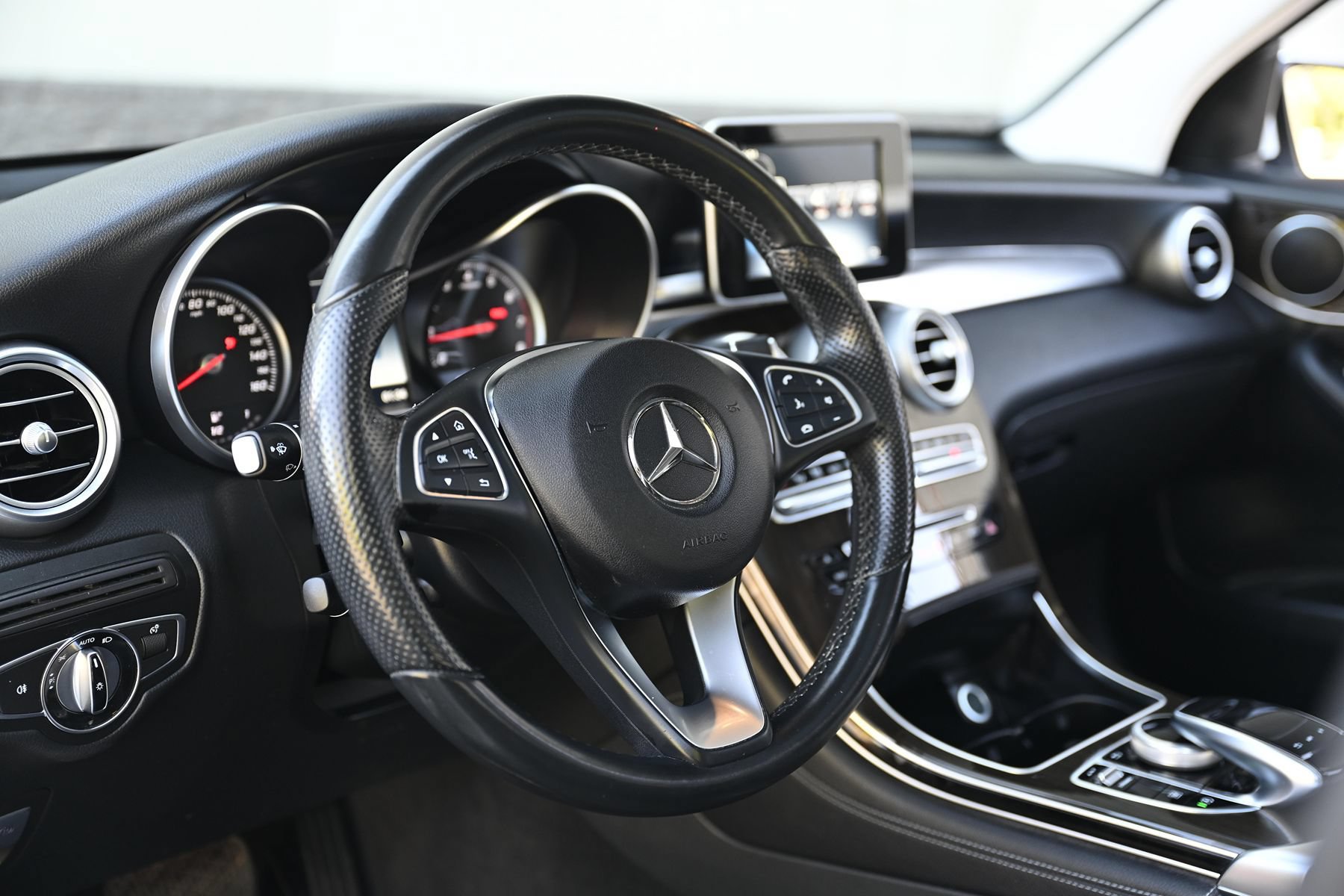 Used 2017 Mercedes-Benz GLC 300 4MATIC image 10