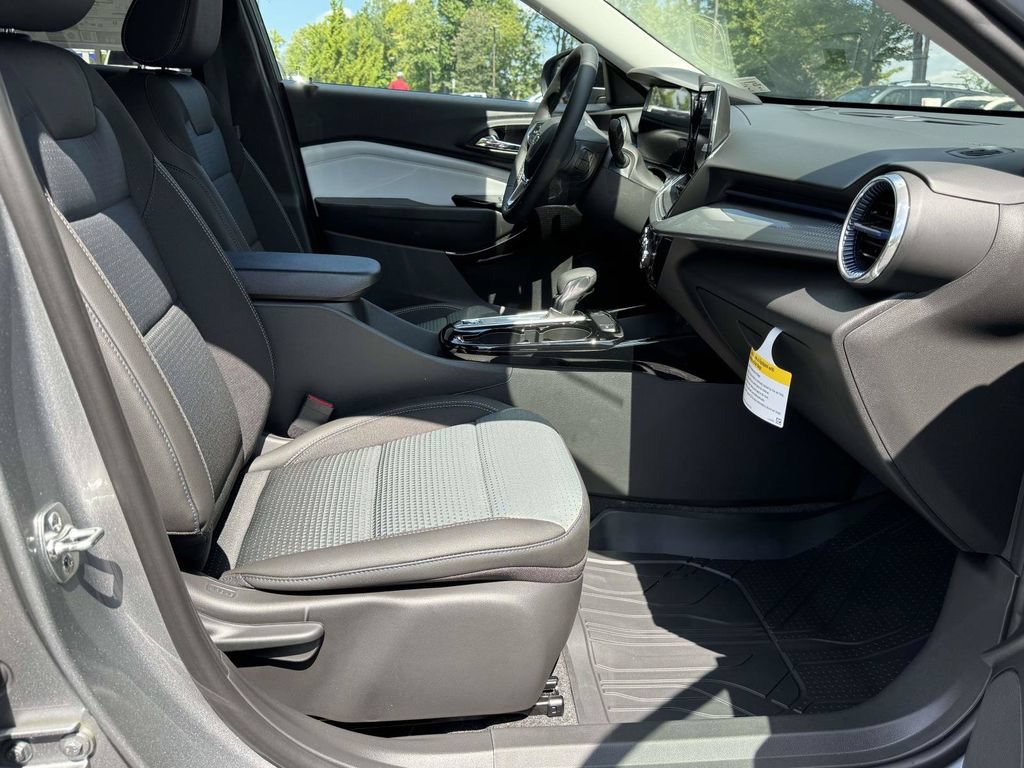 New 2026 Chevrolet Trax LT w/ Driver Confidence Package FWD image 14