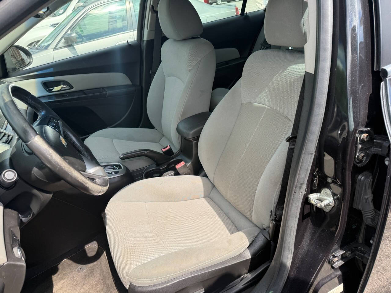 Used 2011 Chevrolet Cruze LT FWD image 12