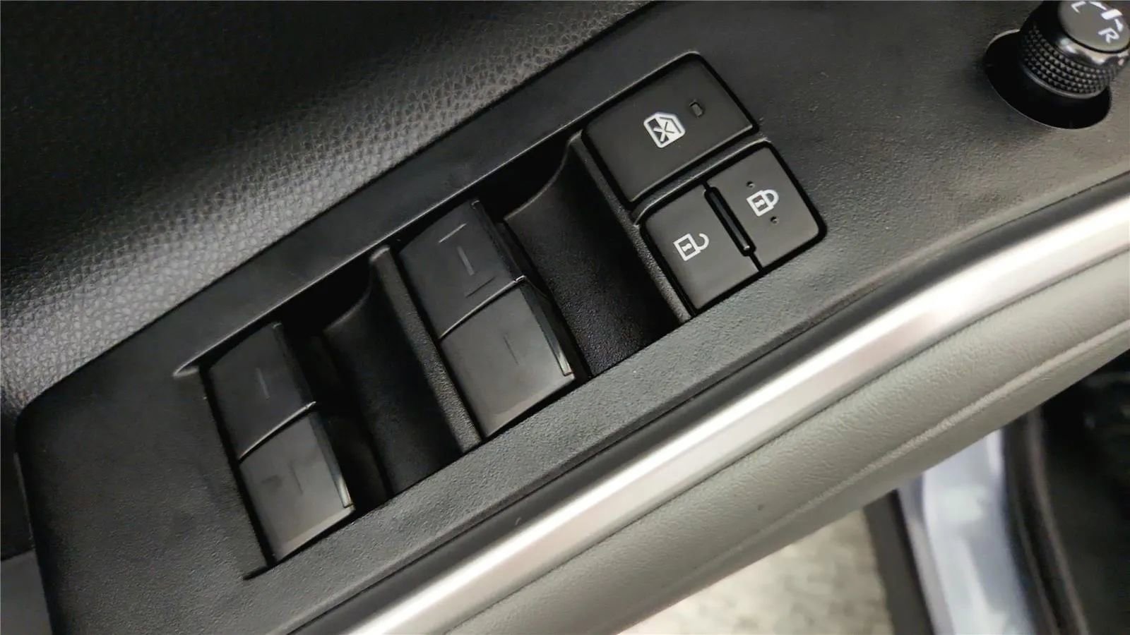 Used 2023 Toyota Highlander LE image 31