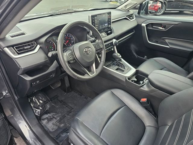 Used 2020 Toyota RAV4 XLE Premium image 12