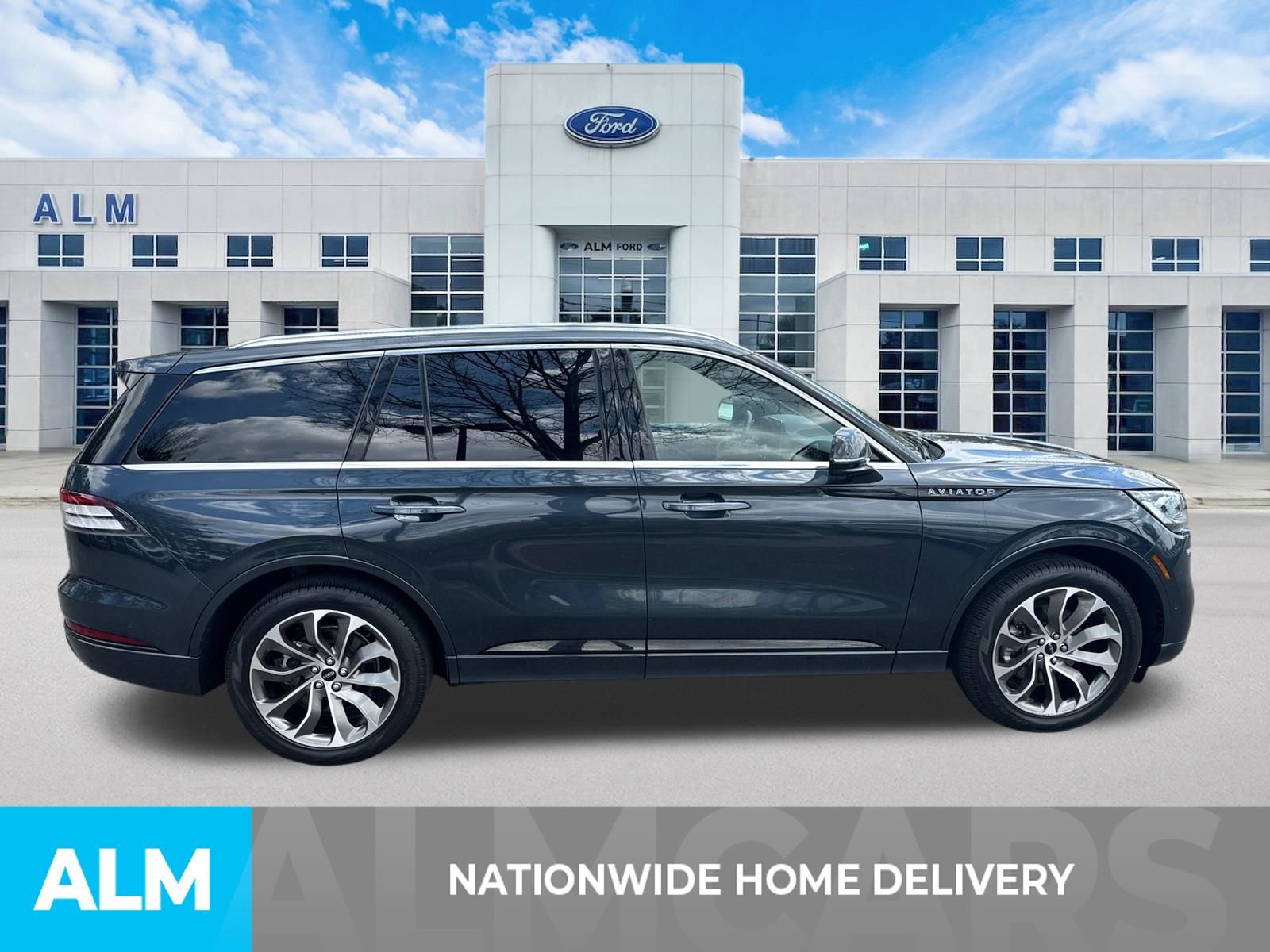Used 2023 Lincoln Aviator Grand Touring w/ Equipment Group 301A image 4