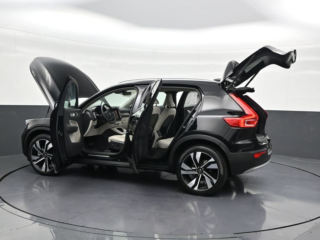 Certified 2023 Volvo XC40 B5 Ultimate w/ Protection Package image 35