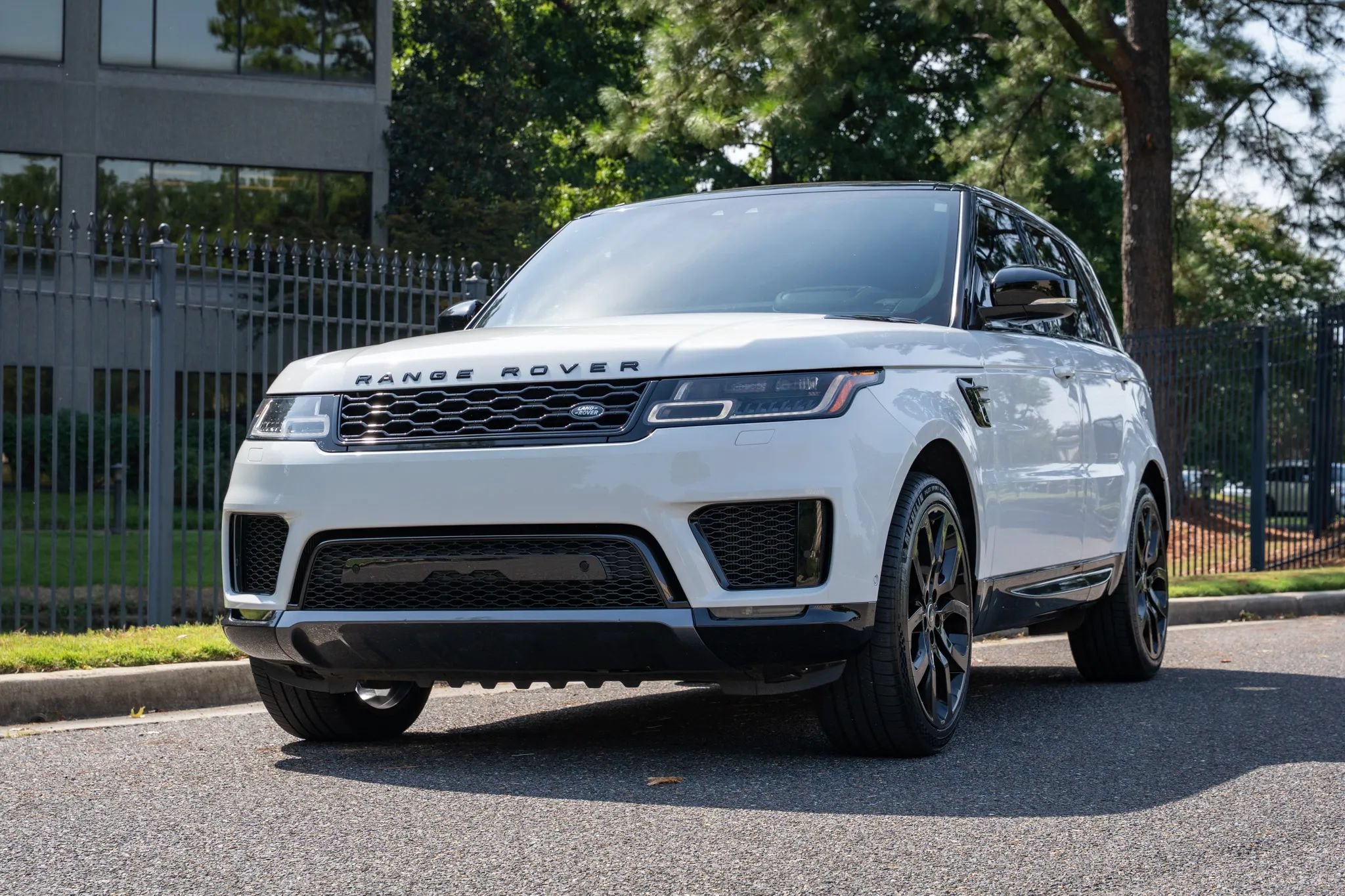 Used 2022 Land Rover Range Rover Sport HSE Silver Edition AWD/4WD image 2