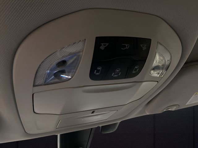Used 2020 Chrysler Pacifica Touring-L FWD image 21