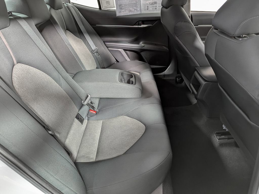 Used 2021 Toyota Camry LE image 27