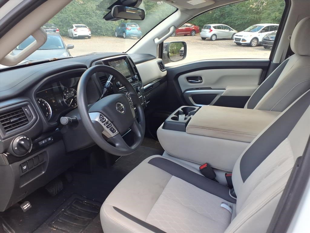 Used 2022 Nissan Titan SV w/ Accessory Utility Package image 10