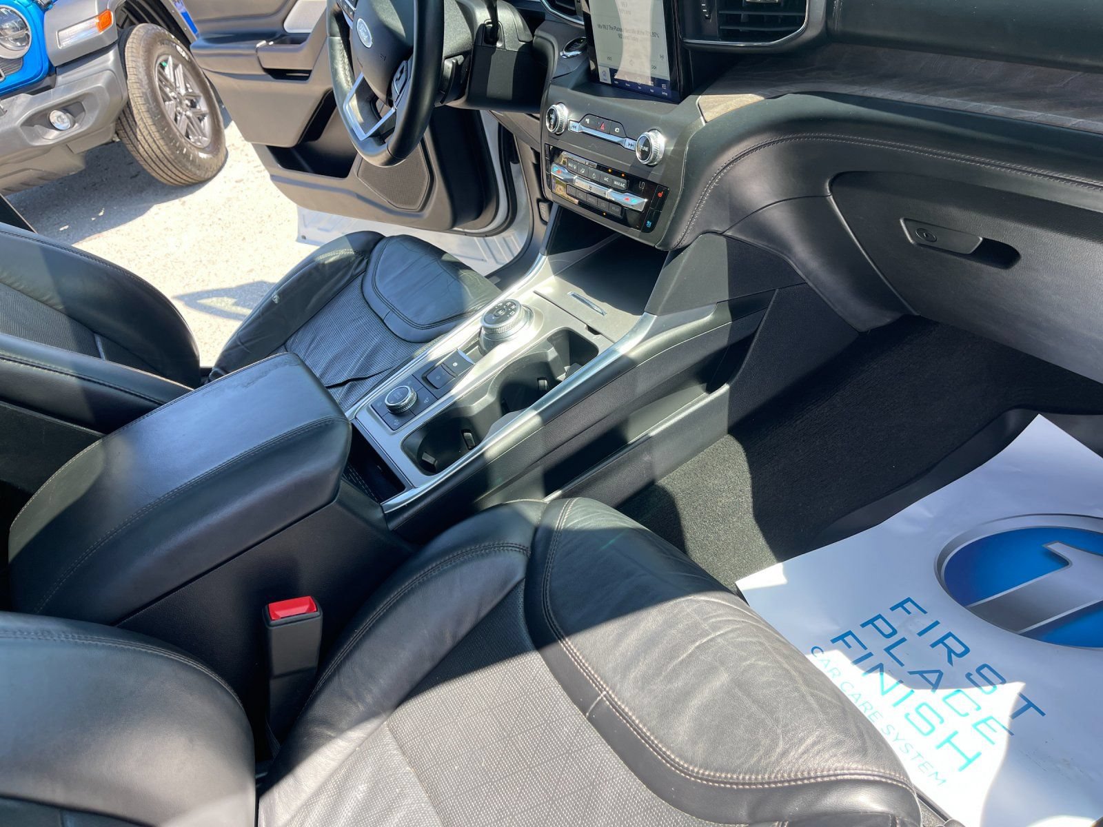 Used 2020 Ford Explorer Platinum w/ Premium Technology Package AWD/4WD image 19