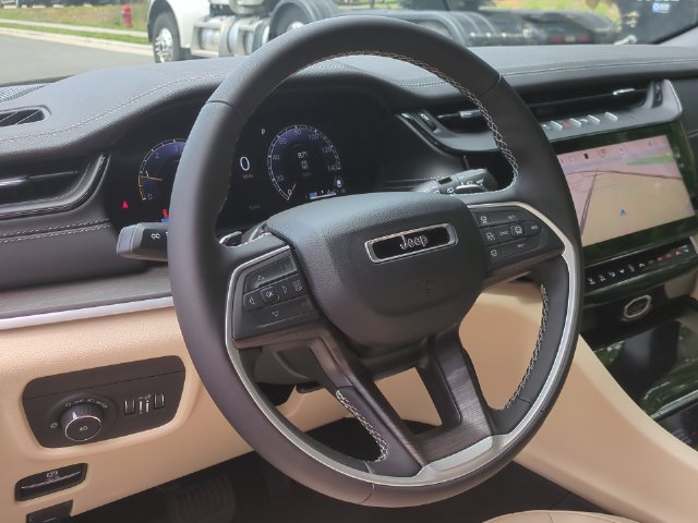 New 2026 Jeep Grand Cherokee Limited w/ Limited Altitude Package AWD/4WD image 31