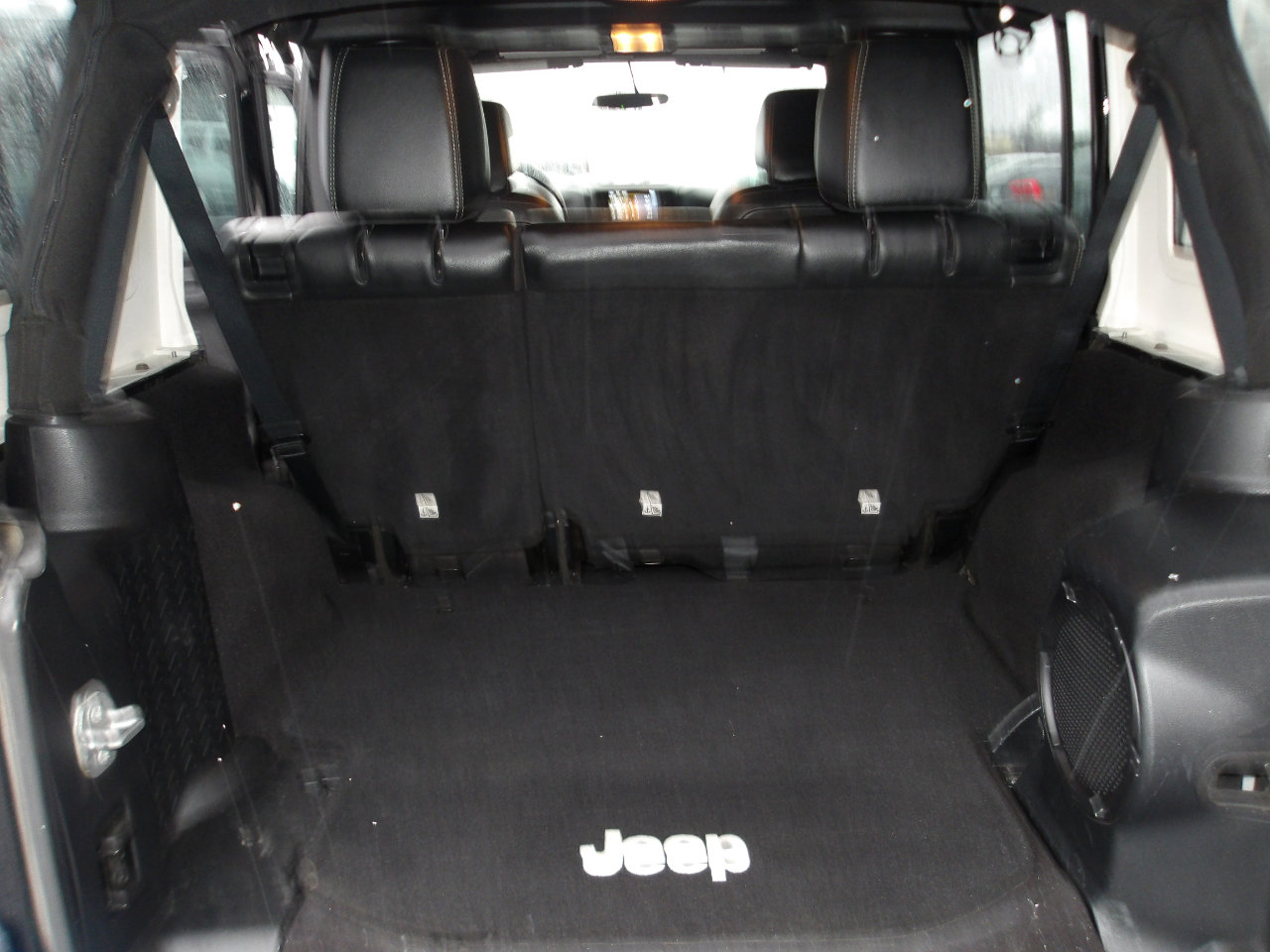 Used 2014 Jeep Wrangler Unlimited Rubicon image 11