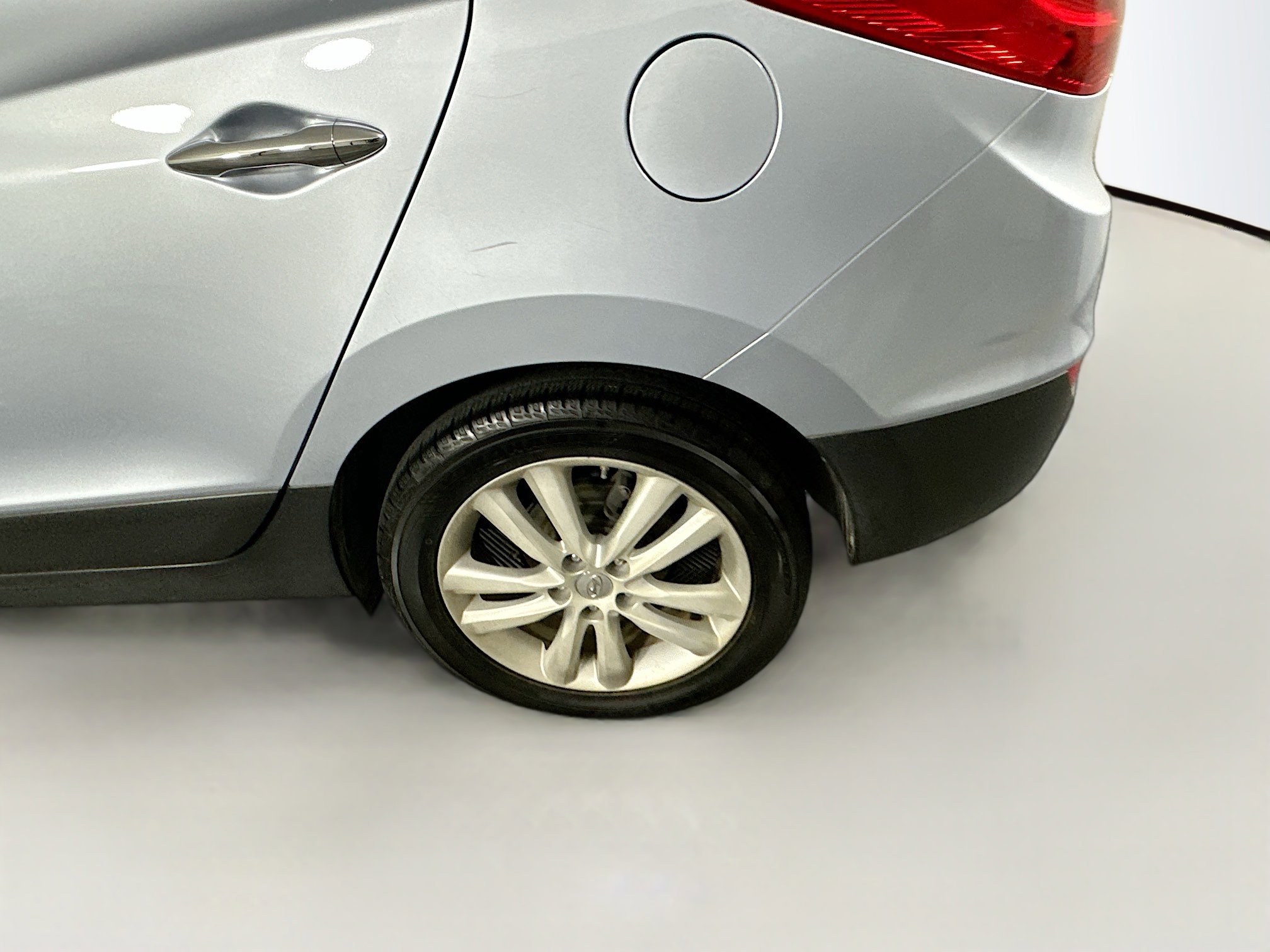 Used 2011 Hyundai Tucson Limited image 11