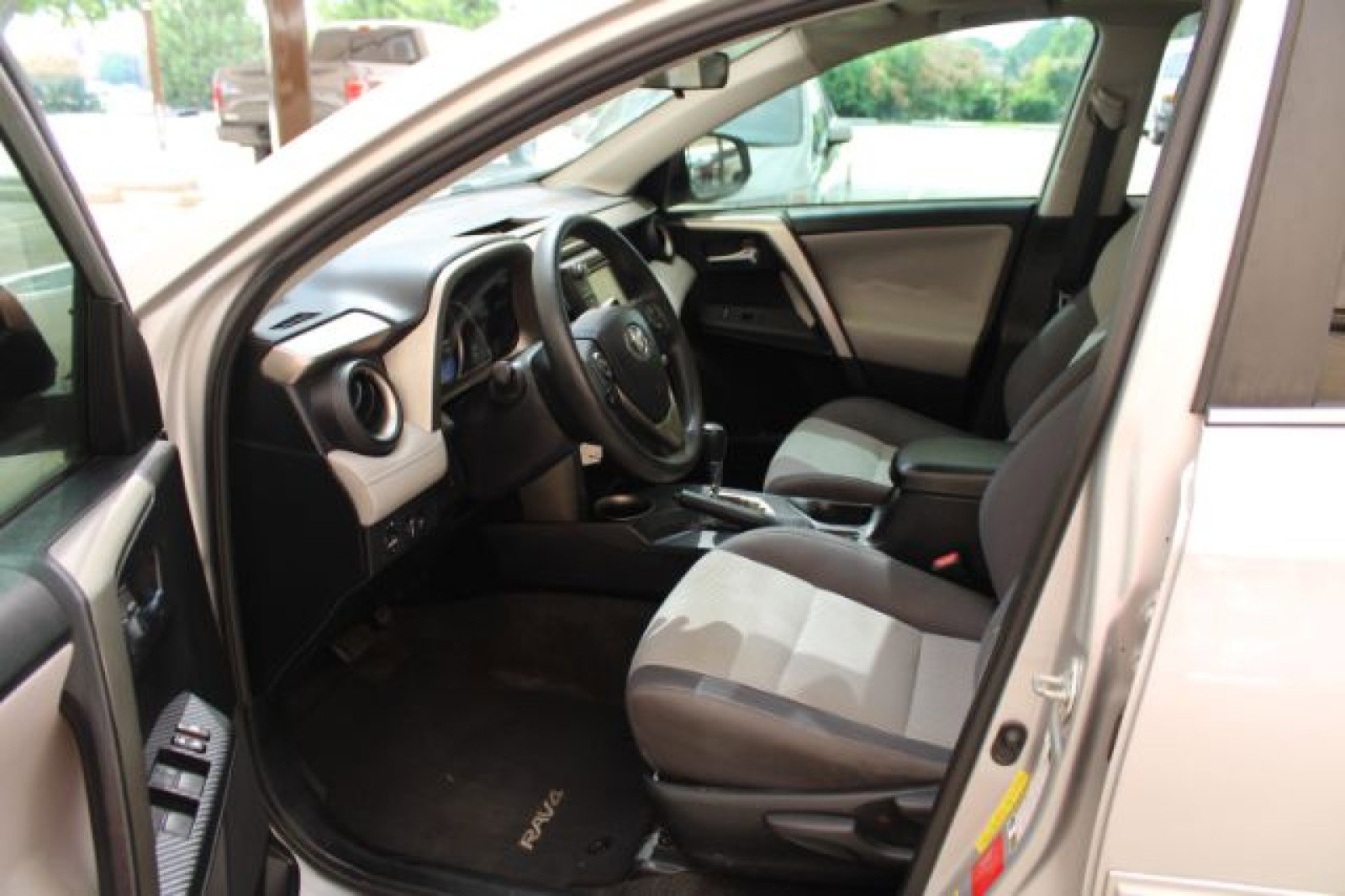 Used 2015 Toyota RAV4 XLE image 11