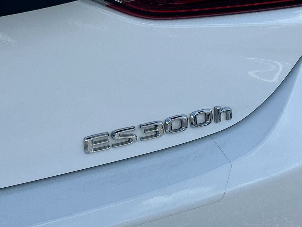 Used 2023 Lexus ES 300h F Sport w/ Accessory Package (Z2) FWD image 19