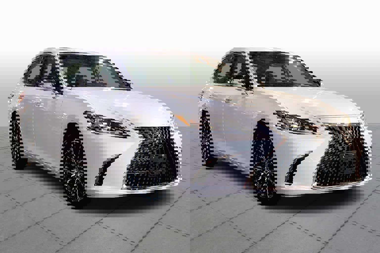 Certified 2022 Lexus ES 350 w/ Premium Package image 3