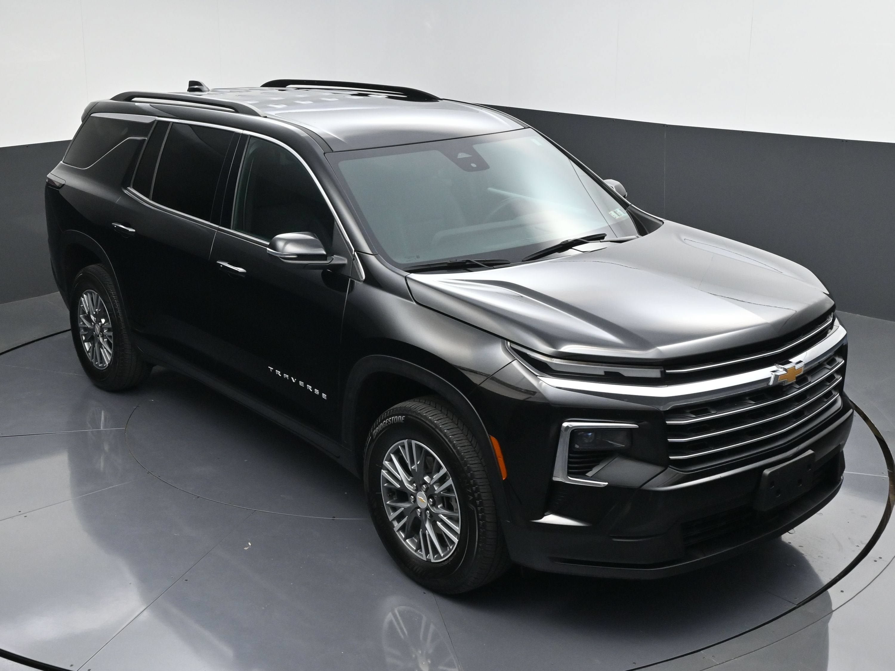 Certified 2025 Chevrolet Traverse LT FWD image 47