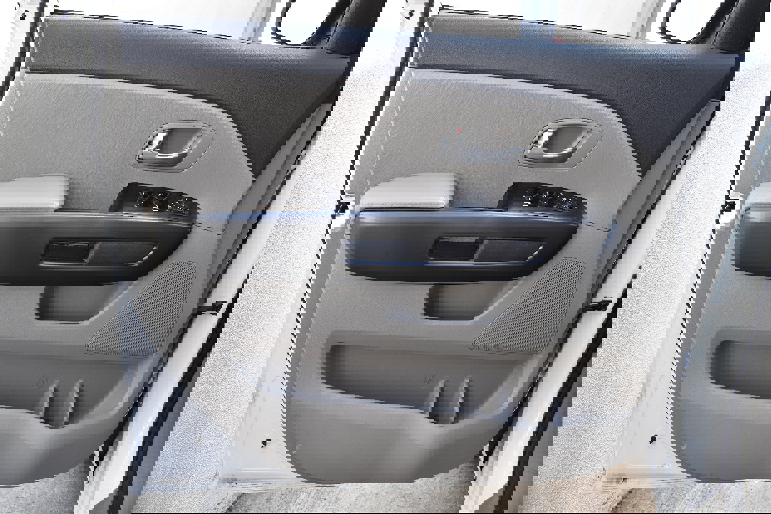 Used 2018 Kia Sedona L image 25