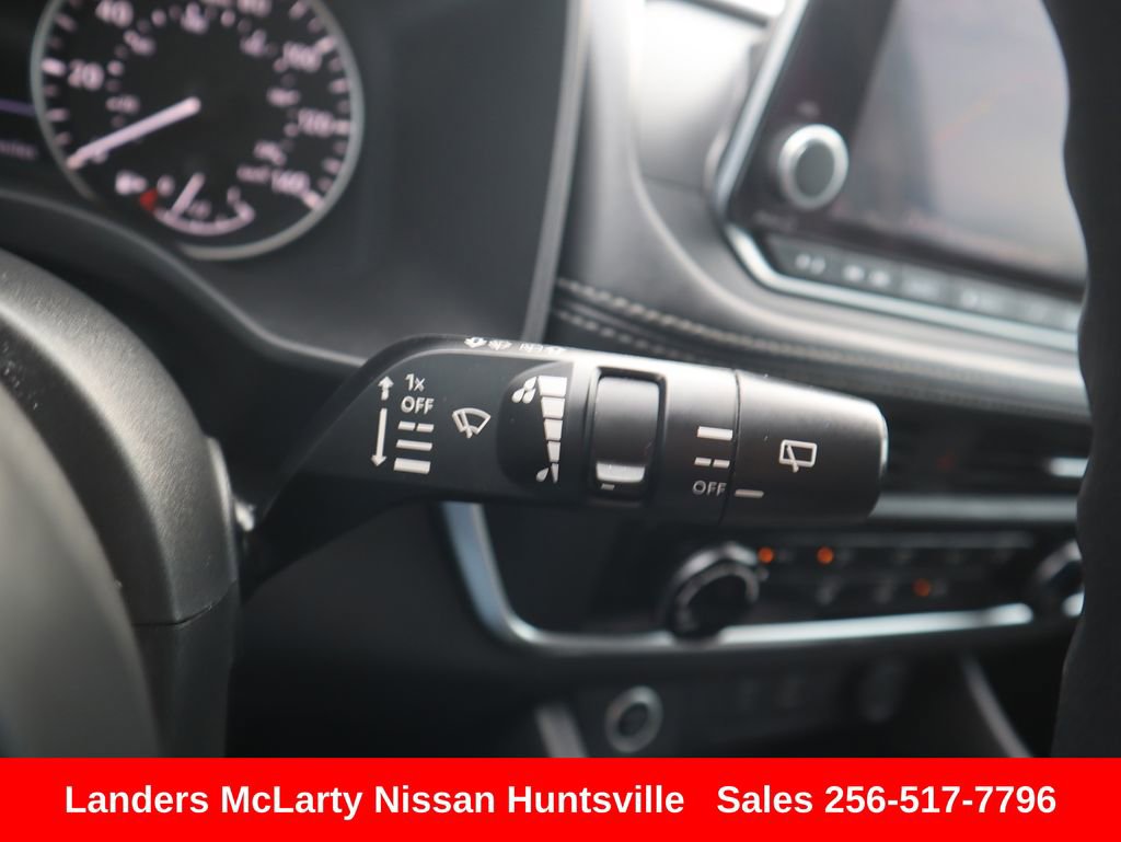 Used 2023 Nissan Rogue S image 22