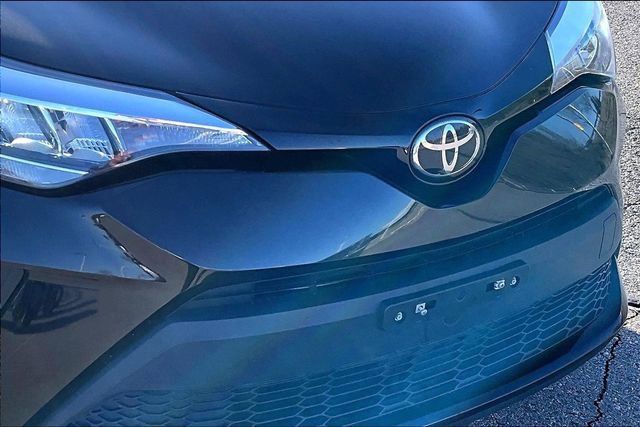 Used 2022 Toyota C-HR XLE image 28