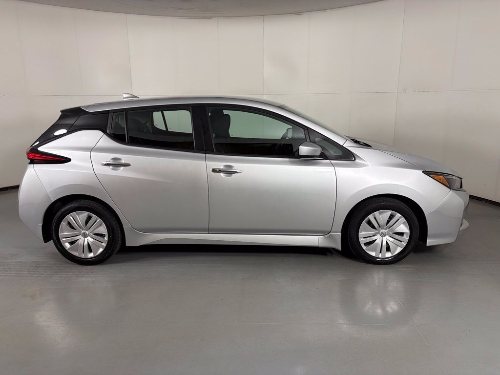 Used 2025 Nissan Leaf S FWD image 10