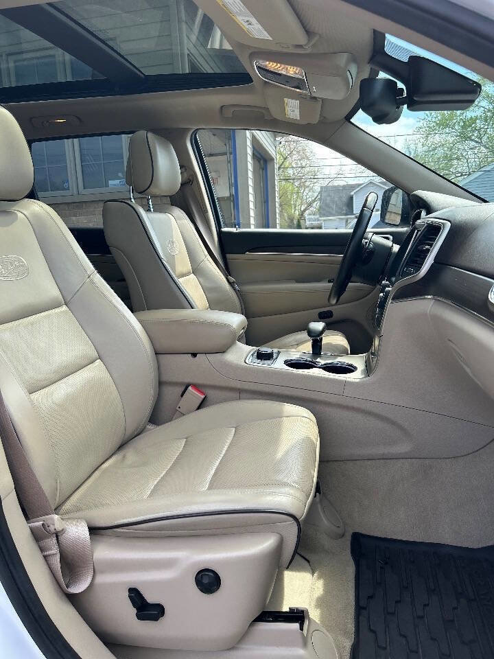 Used 2014 Jeep Grand Cherokee Overland w/ Advanced Technology Group AWD/4WD image 12