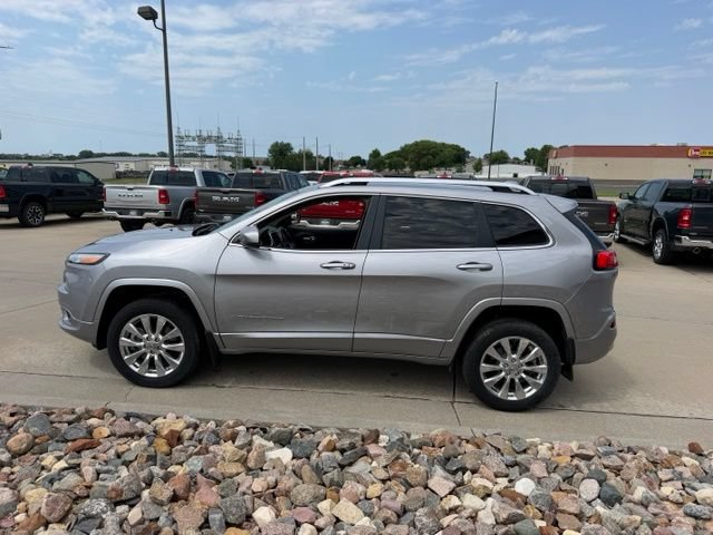 Used 2016 Jeep Cherokee Overland AWD/4WD image 4