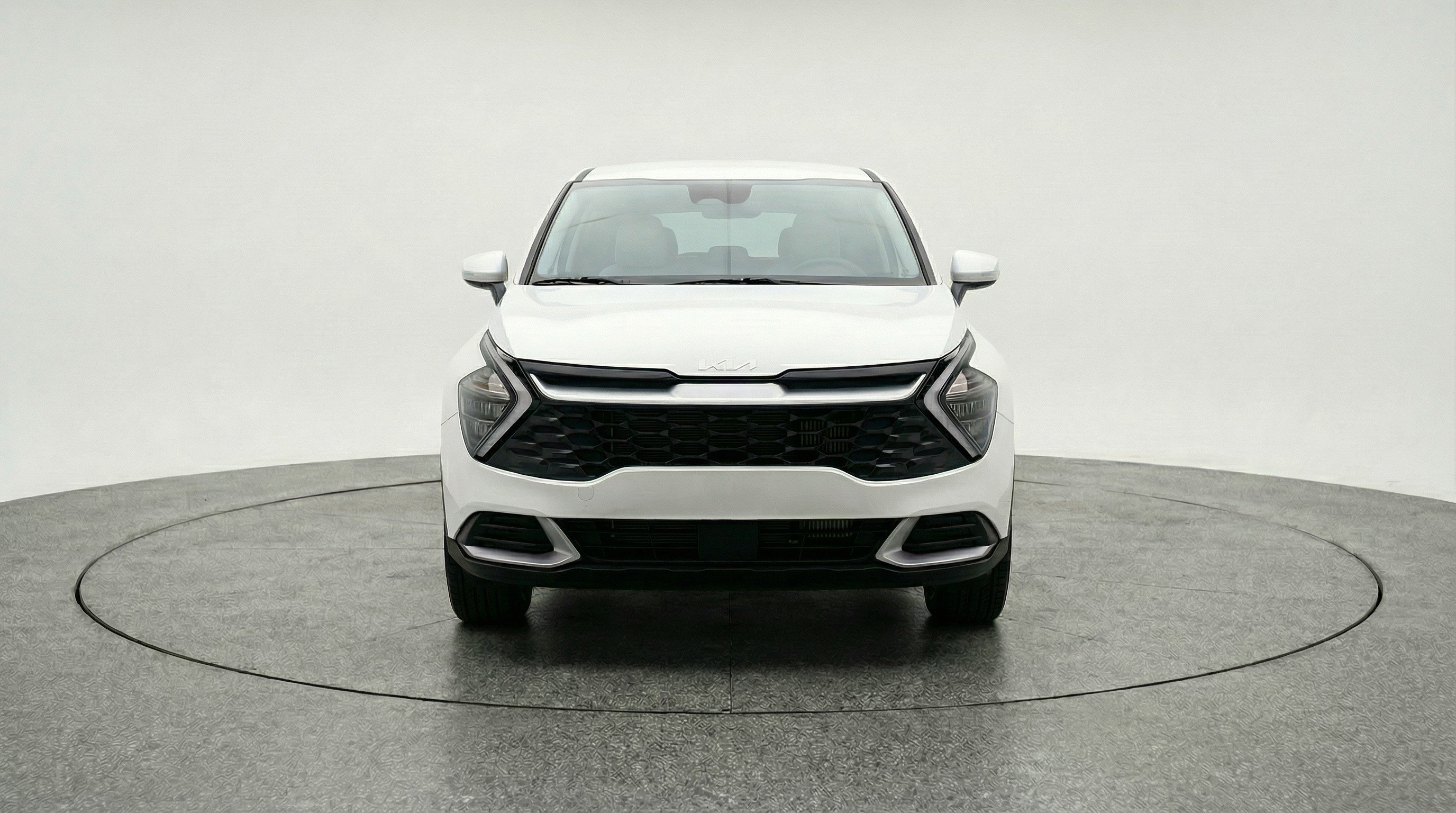 Used 2025 Kia Sportage LX image 2