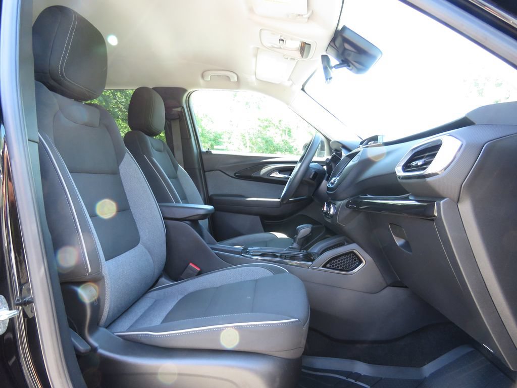 Used 2022 Chevrolet TrailBlazer LT w/ LPO, Blackout Package AWD/4WD image 13