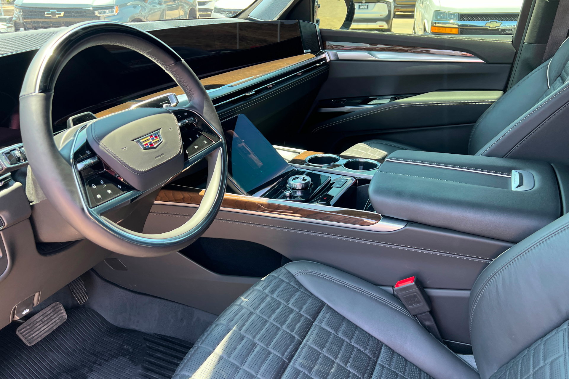 New 2025 Cadillac Escalade Sport Platinum w/ LPO, ONYX Package AWD/4WD image 16